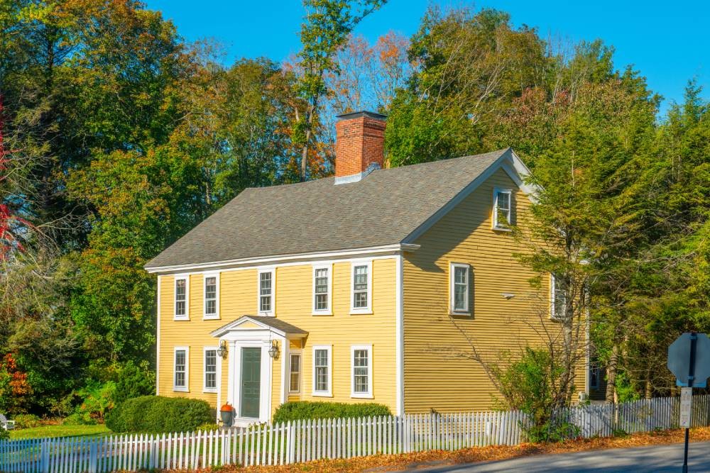 Colonial-style building in the historic town center of Lincoln, MA